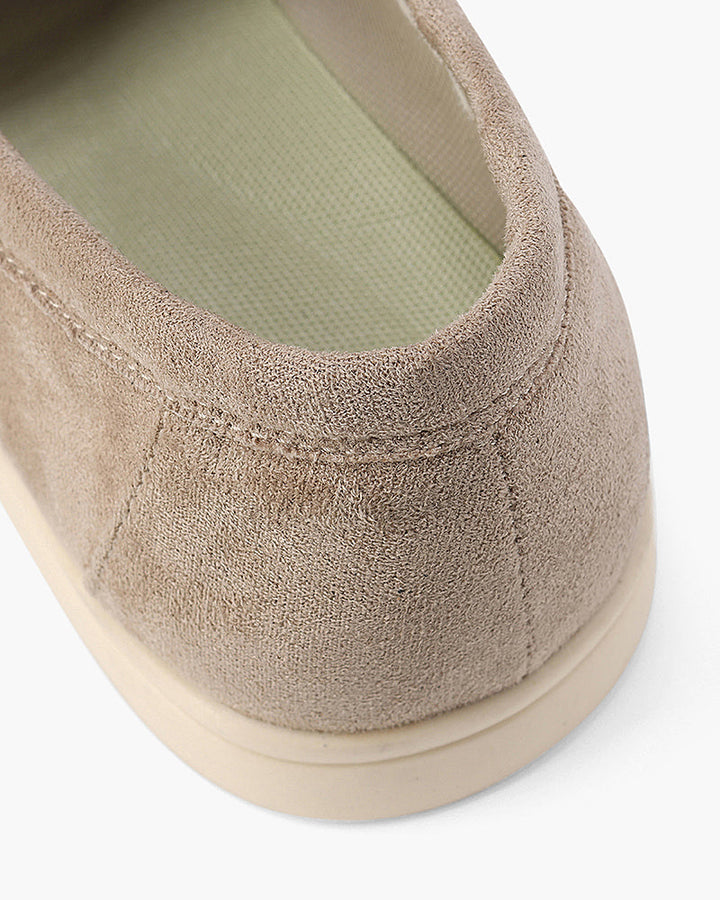 Men's luxury slip-on shoes: elegant design, comfortable fit, and supportive footbed.