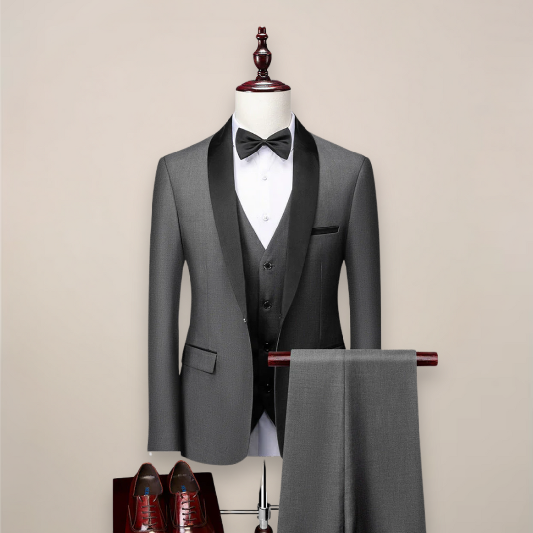 Elegant men's 3-piece slim fit tuxedo. Versatile formal wear for business, weddings, and party outfits.