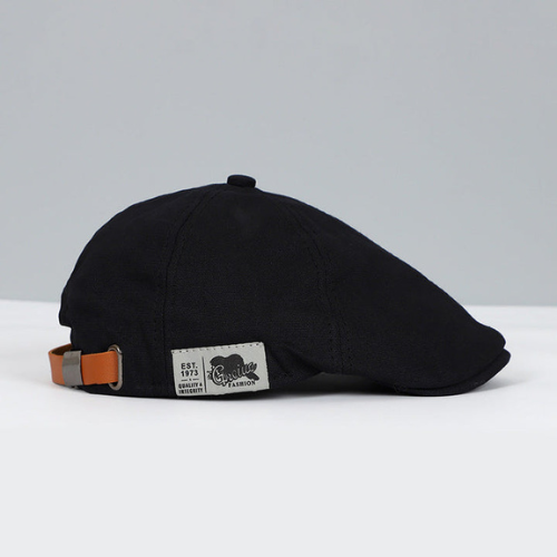 Stylish men's adjustable beret, offering comfortable fit. A versatile accessory for any look.