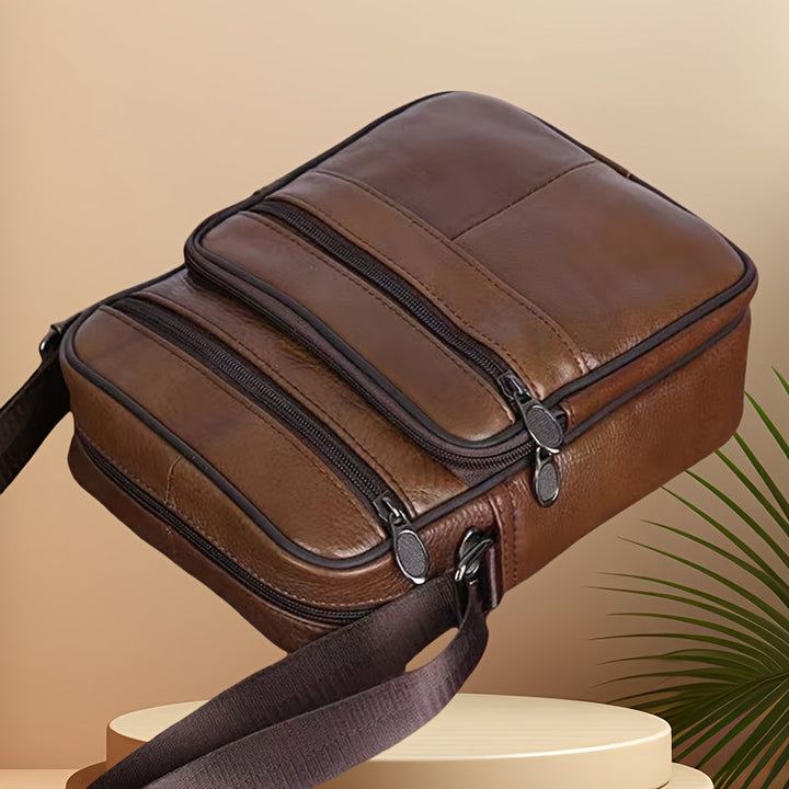 Modern men's shoulder bag: practical everyday carry, adjustable strap for optimal comfort & fit.