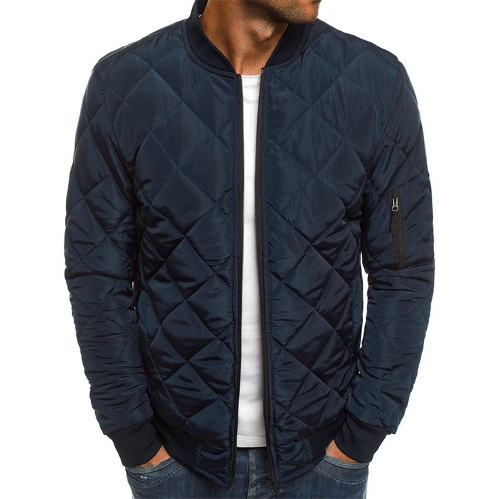 Men's black quilted streetwear jacket with zippered front, ideal for urban style and lightweight warmth
