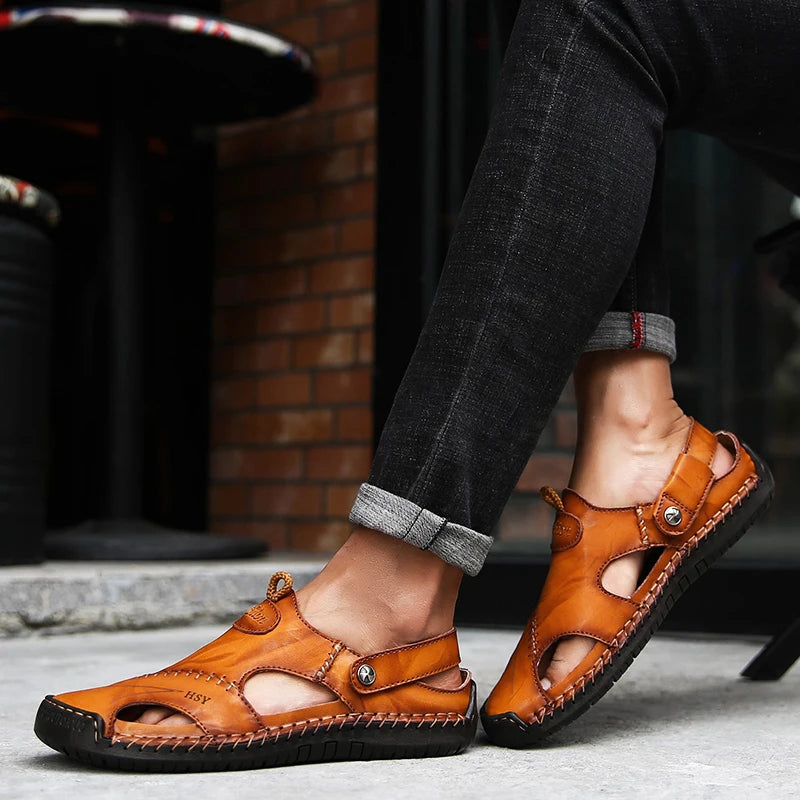 Adjustable men's closed-toe slip-on sandals. Breathable and cushioned for maximum daily wear comfort.