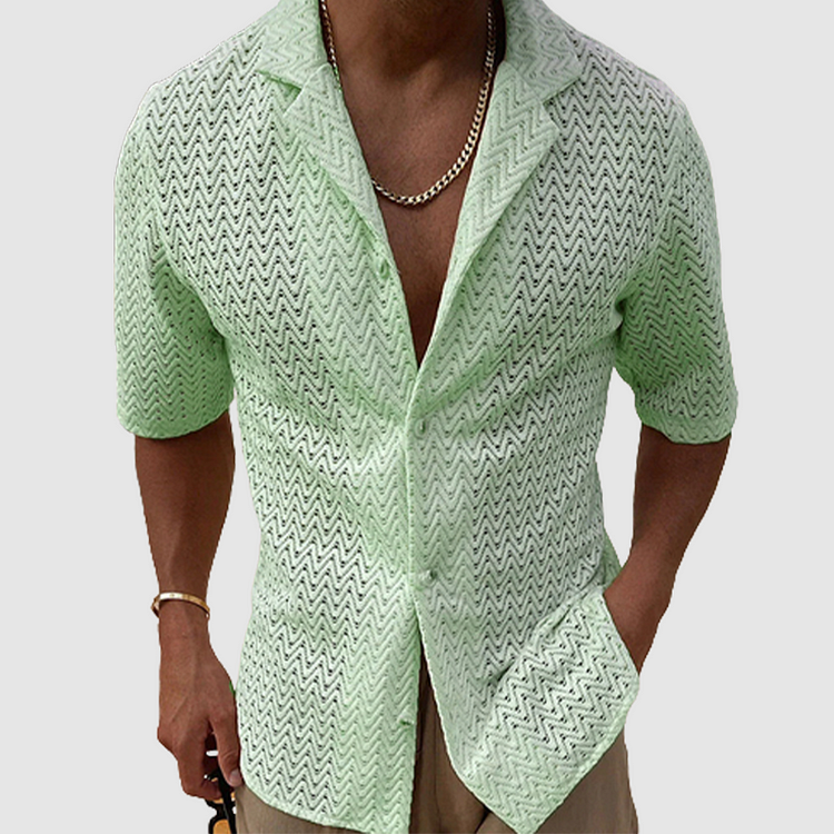 Relaxed fit men's open-weave shirt with short sleeves, offering breathable comfort for leisure and warm weather.