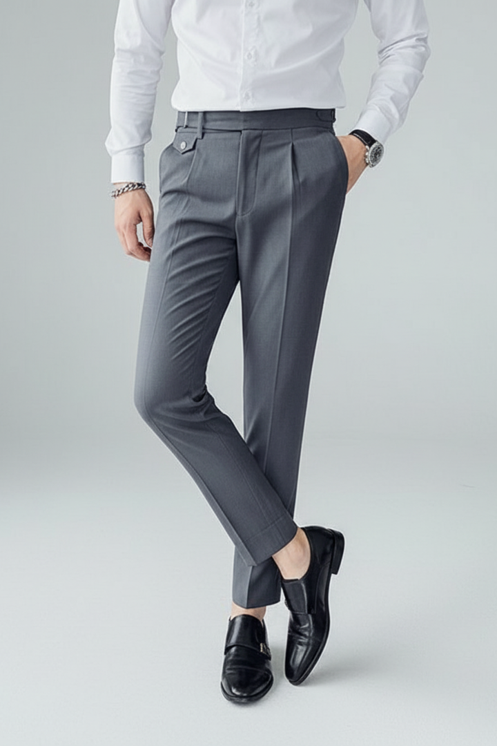 Stylish men's professional trousers with pleated design. Versatile business wear for a sharp, tailored look.