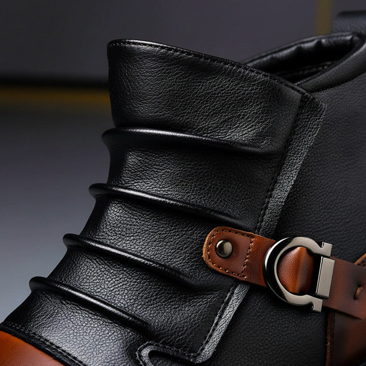 Comfortable men's vintage brown lace-up winter boots, ideal for everyday wear and rugged outdoor style.