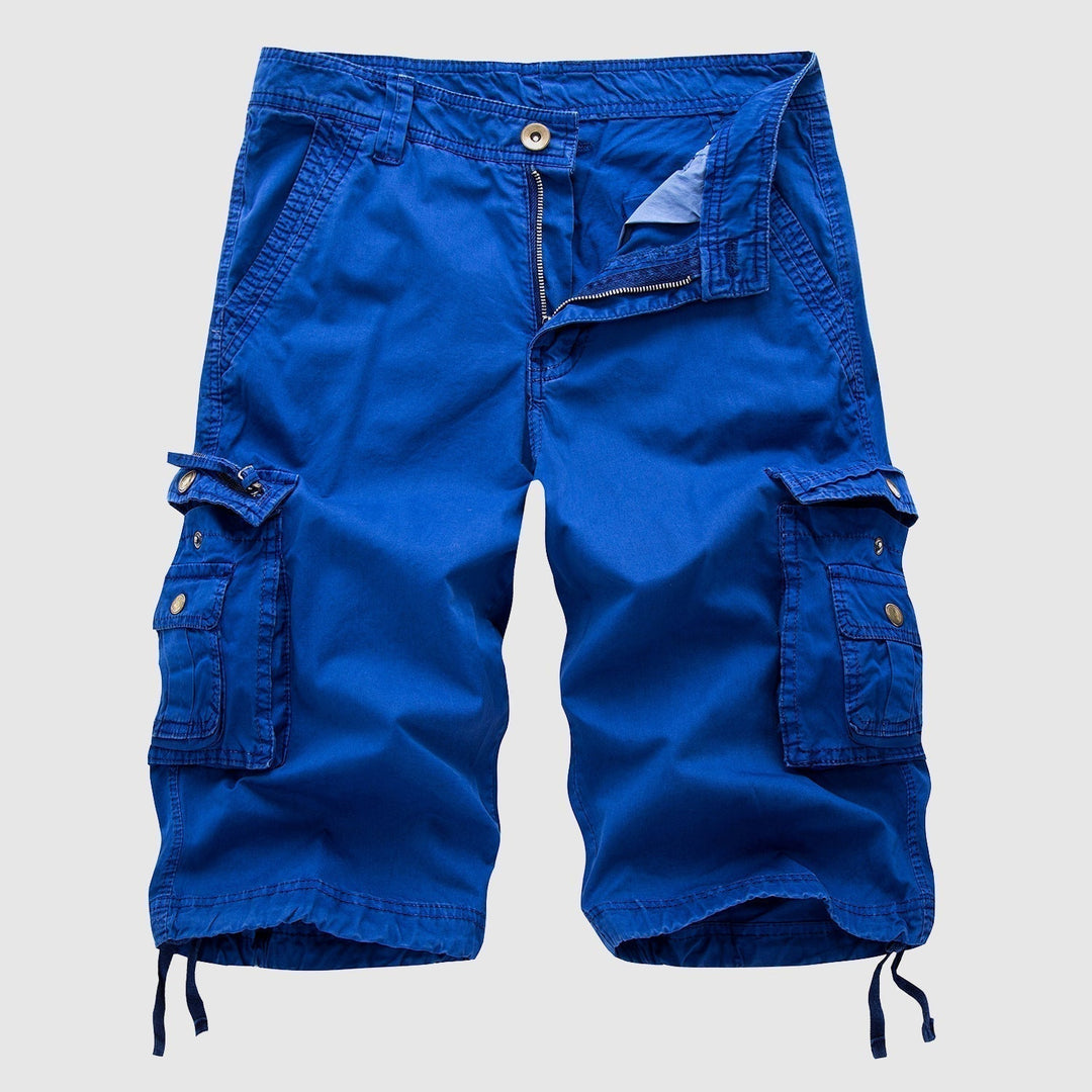 Relaxed fit men's cargo shorts with ample pockets & adjustable hem, great for active outdoor adventures.