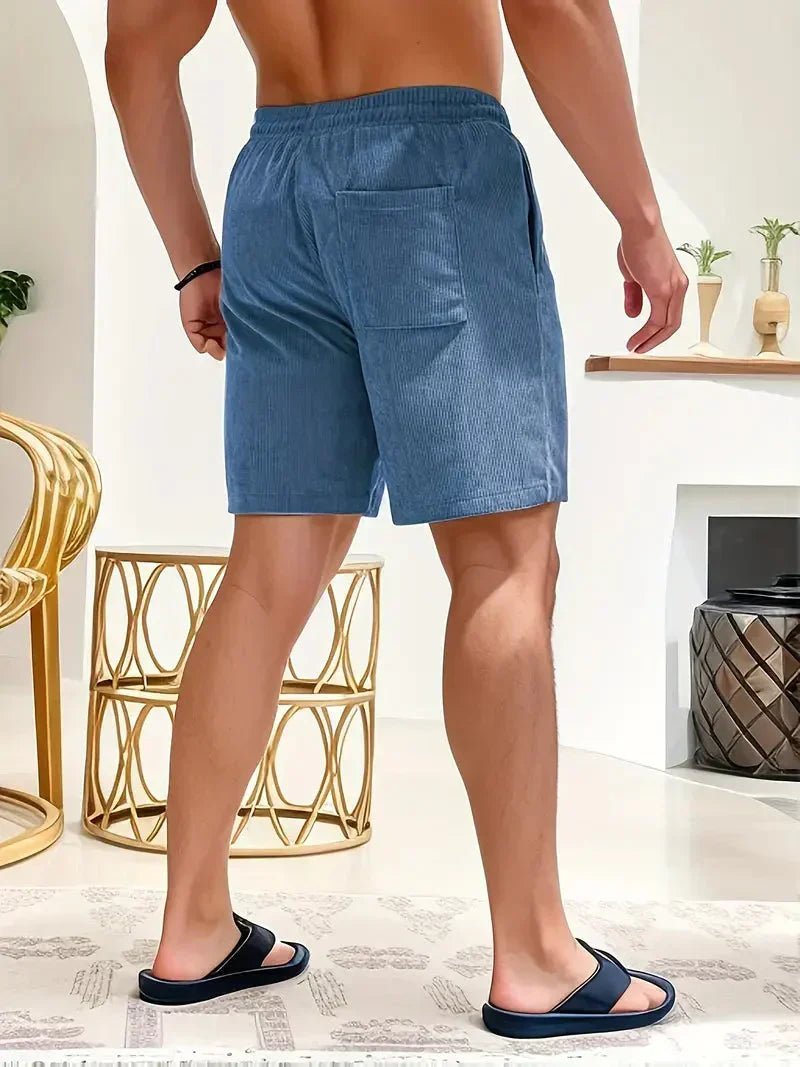 Everyday comfort in men's corduroy shorts, featuring a practical drawstring.