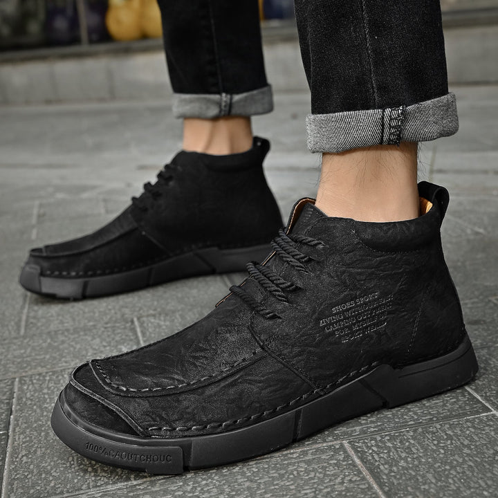 Orthopedic comfort men's high-top casual leather boots, ideal for harsh winter conditions.