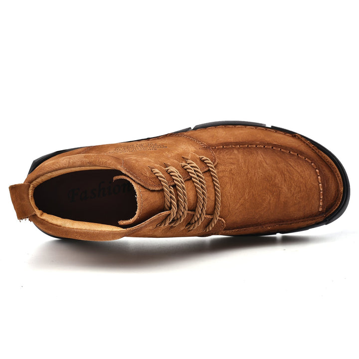 Casual men's leather high-top boots, offering orthopedic support and fashion-forward winter style.