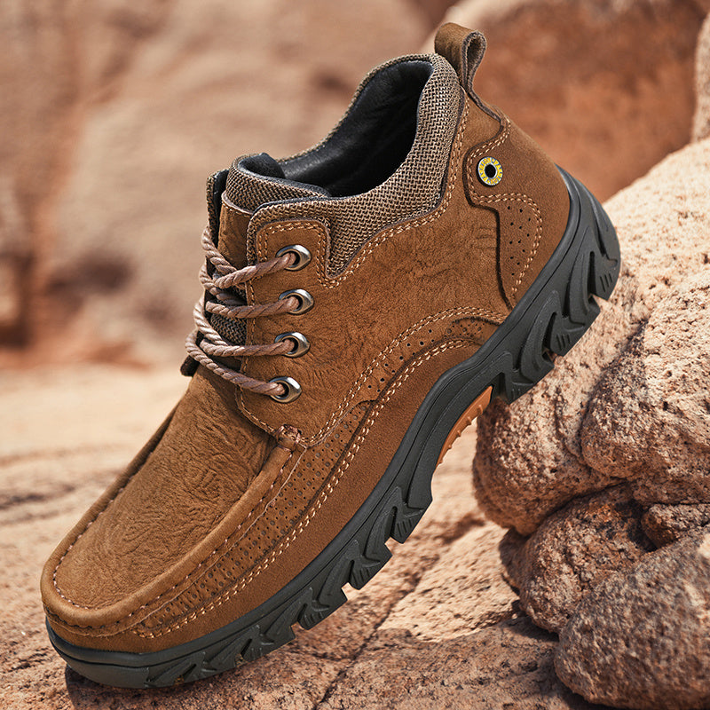 Stylish men's leather casual boots, perfect for both work and snow
