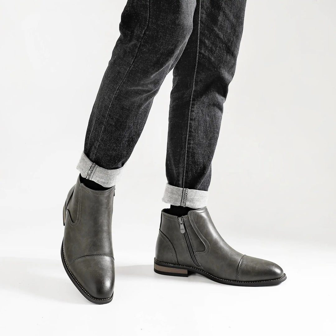 Casual men's brown Chelsea boots with side-zip for effortless style, suitable for various occasions.