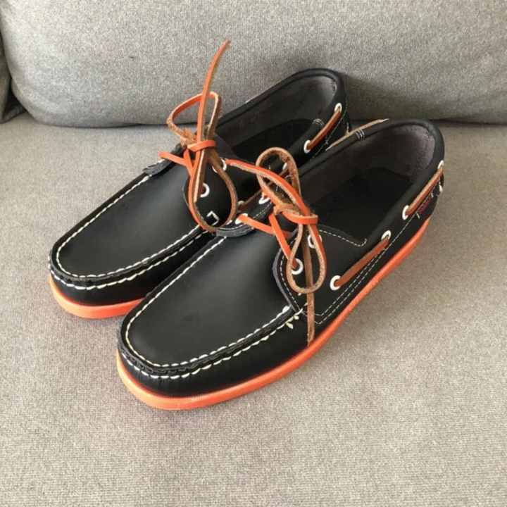 Elegant men's classic boat shoes with slip-resistant sole. Stylish & comfortable casual footwear, ideal for everyday and nautical wear.