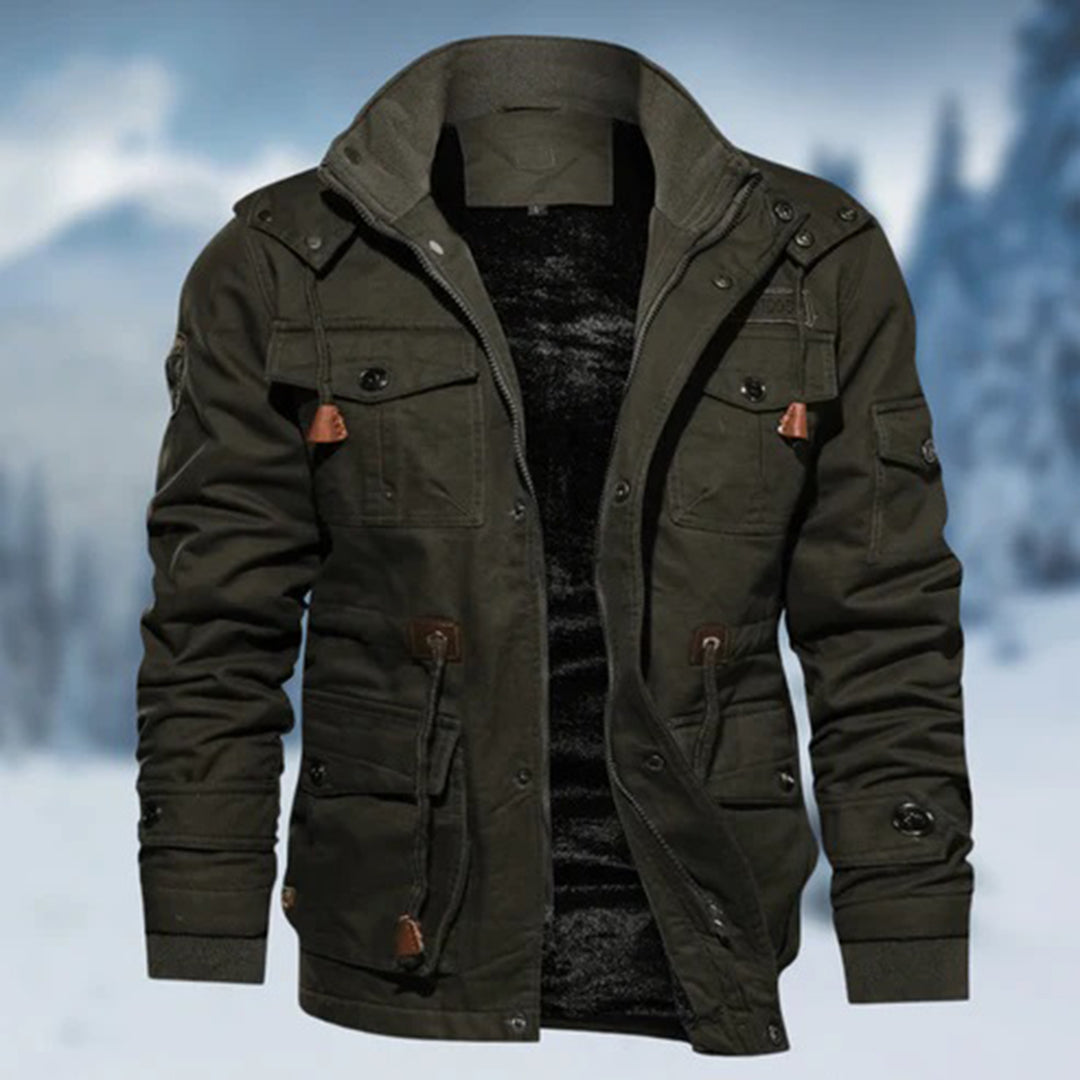 Lightweight men's bomber jacket, perfect for streetwear and adding a trendy touch to any outfit.