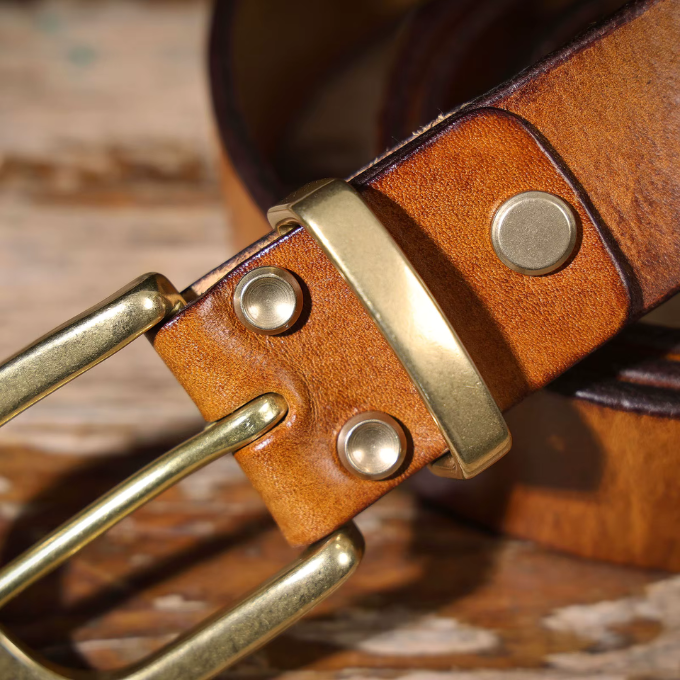 Everyday men's belt, features dark brown full-grain leather and sturdy buckle