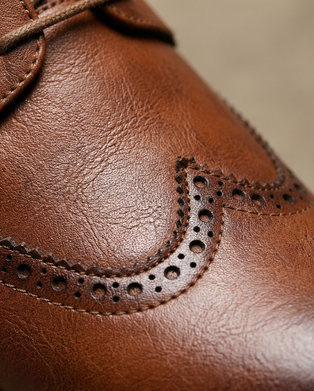 Brown leather men's brogue oxford shoes, versatile for office, formal events, or comfortable daily wear.