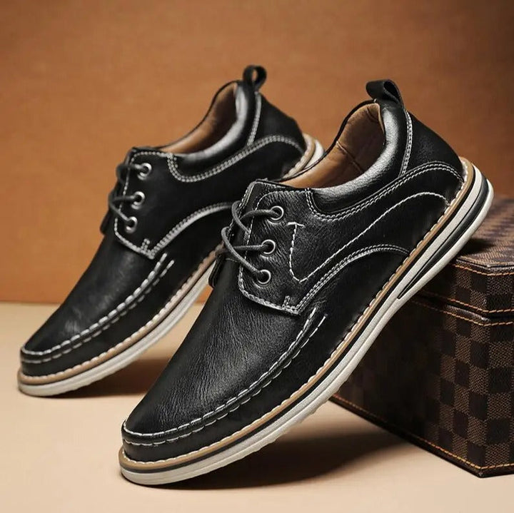 Men's sophisticated brown leather moc toe Oxford shoes, high quality finish