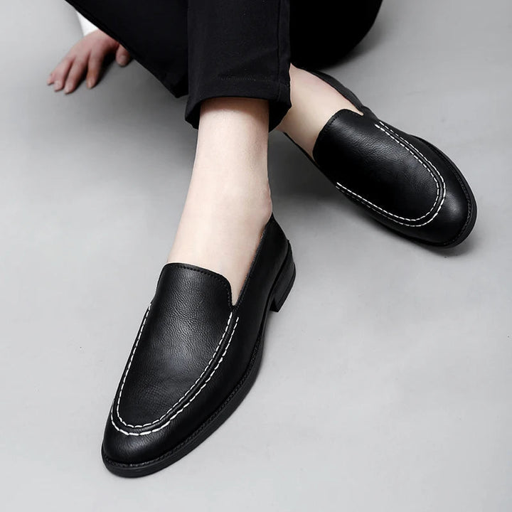 Comfortable men's casual slip-on loafers in genuine leather, ideal for everyday use