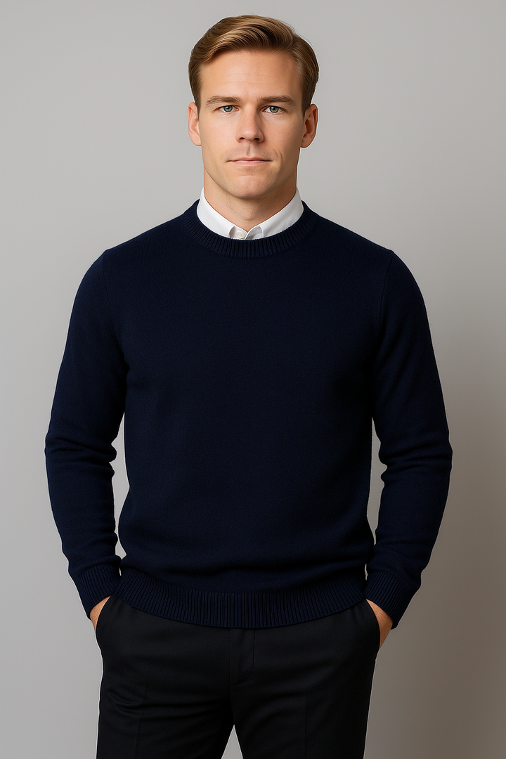 Elegant men's crew neck pullover, versatile knit sweater perfect for a classic and casual winter look.