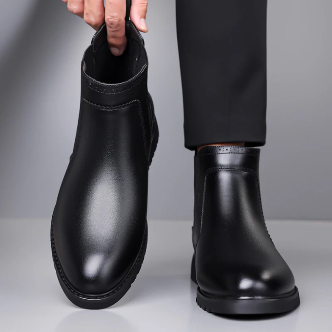 Elegant Men's dress boots featuring a polished finish and classic Chelsea boot silhouette