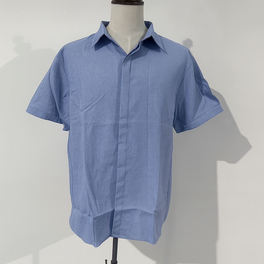 Versatile men's classic short-sleeve top, collared shirt for everyday summer wear.