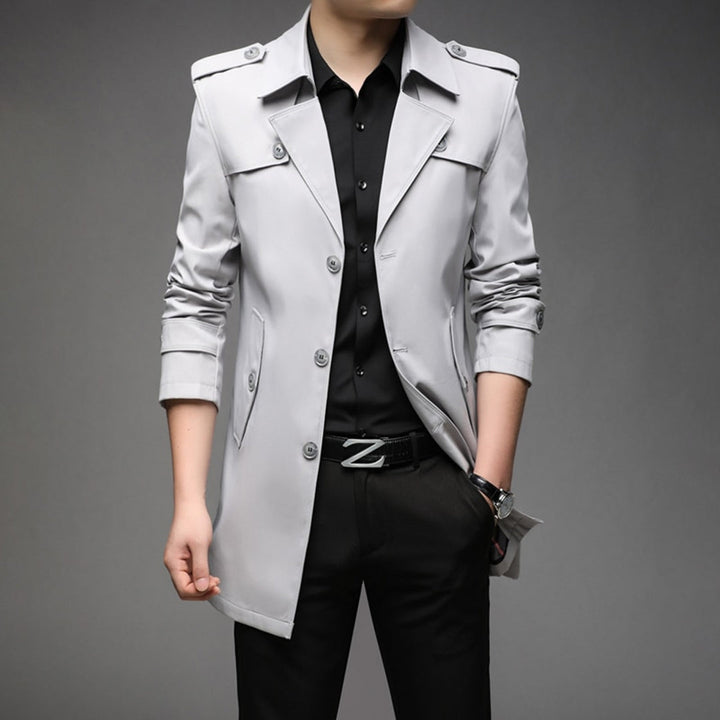 Stylish single-breasted men's trench coat, lightweight, suitable for spring or mild winter days