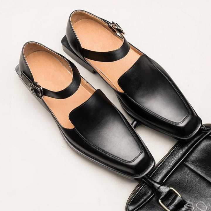 Versatile men's slip-on closed-toe sandals with an ankle strap, ideal for casual or semi-formal occasions.