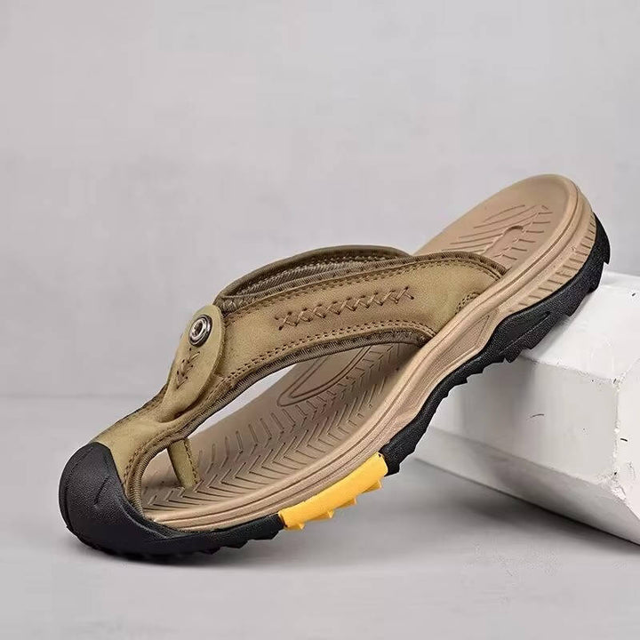Men's closed toe outdoor sandals, non-slip, water resistant, ensuring safety & comfort for explorers.