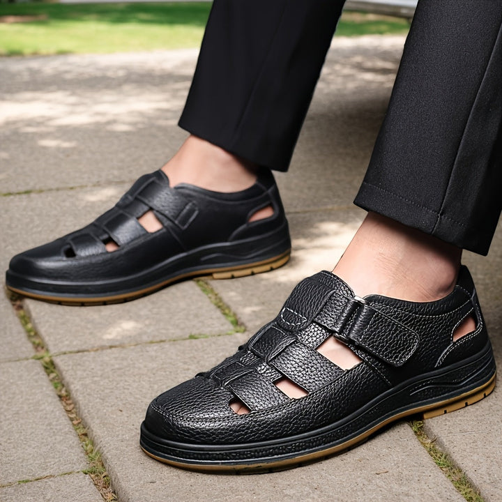 Comfortable men's fashion sandals, closed-toe design with adjustable strap for stylish summer wear.