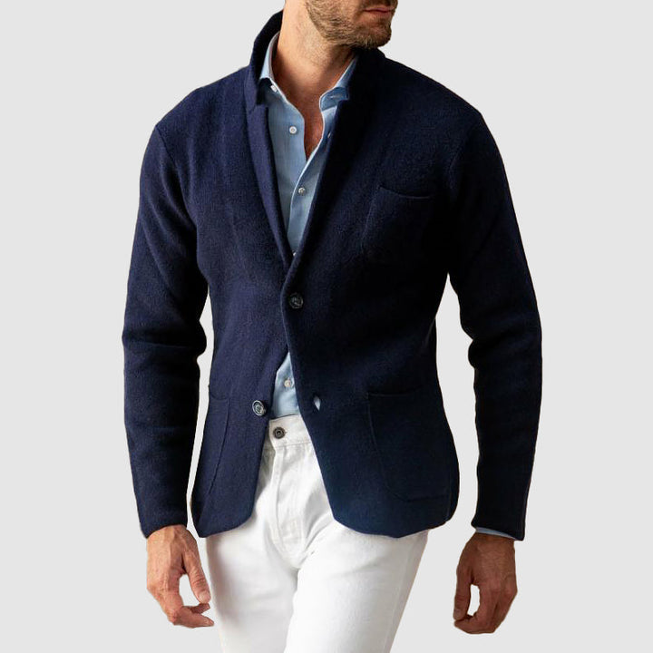 Versatile men's blazer, ideal for business casual or smart casual looks. Modern fit jacket with patch pockets.