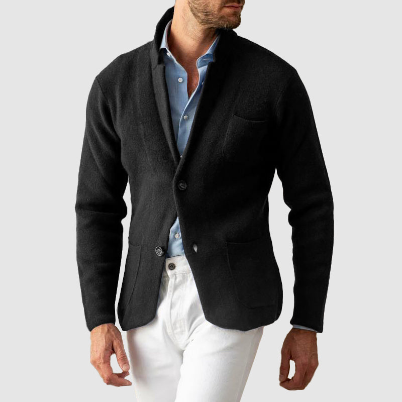 Modern fit men's comfortable blazer jacket featuring practical patch pockets. Great for everyday layering.