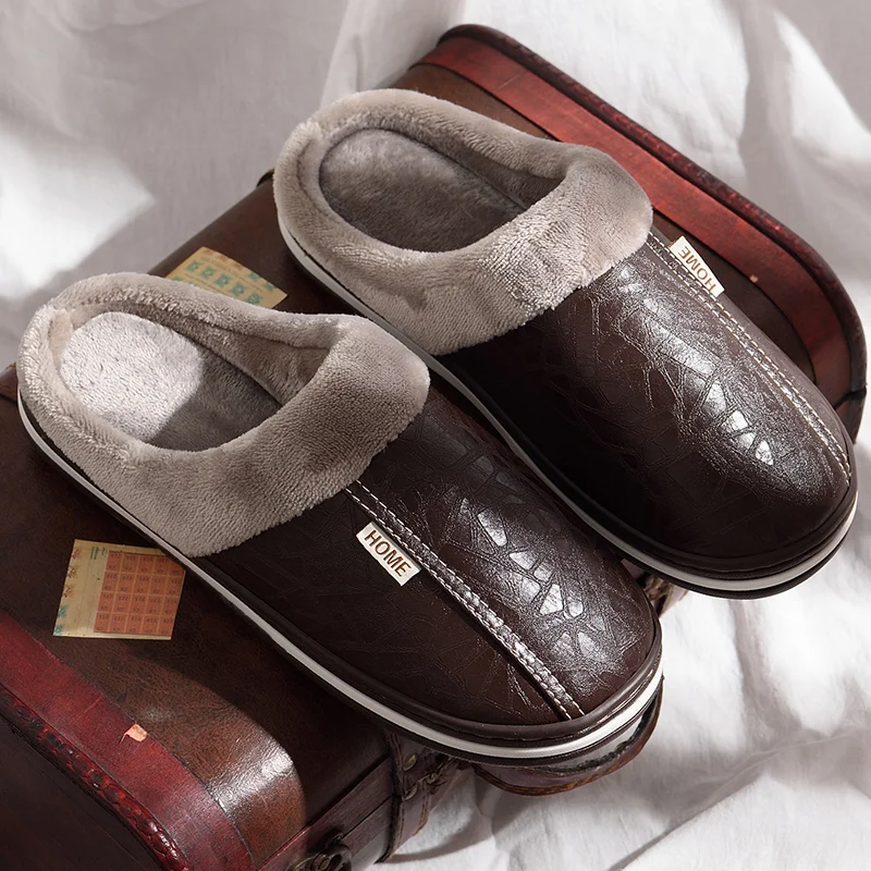 Casual men's cozy slides, perfect loungewear footwear offering soft cushioning & support.
