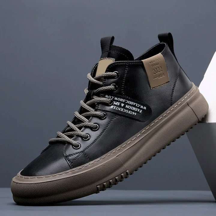 Black men's durable casual sneakers, versatile for daily wear, providing comfortable and stylish footwear.