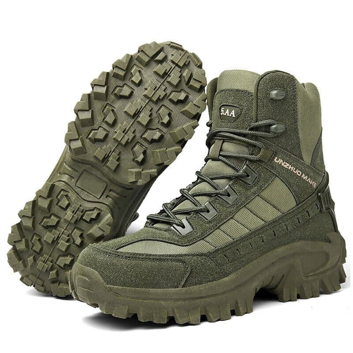 Tactical men's work boots, durable and ready for any challenge, providing robust protection.