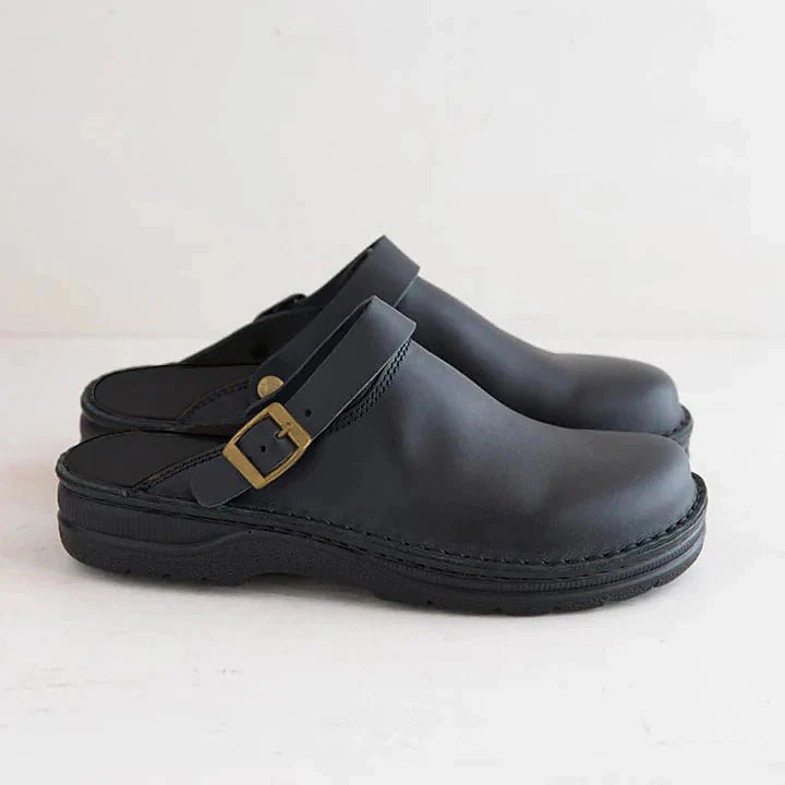 Stylish men's comfort clogs with ergonomic design, providing all-day orthopedic support for casual or work wear.