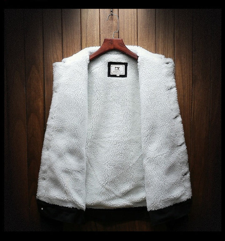 Versatile men's retro denim jacket, Samuel, for fall fashion, winter essentials & casual style.