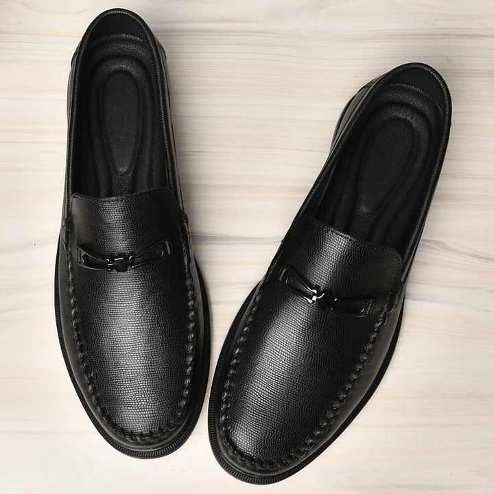 Casual men's slip-on leather loafers, brown, offering comfortable everyday footwear.