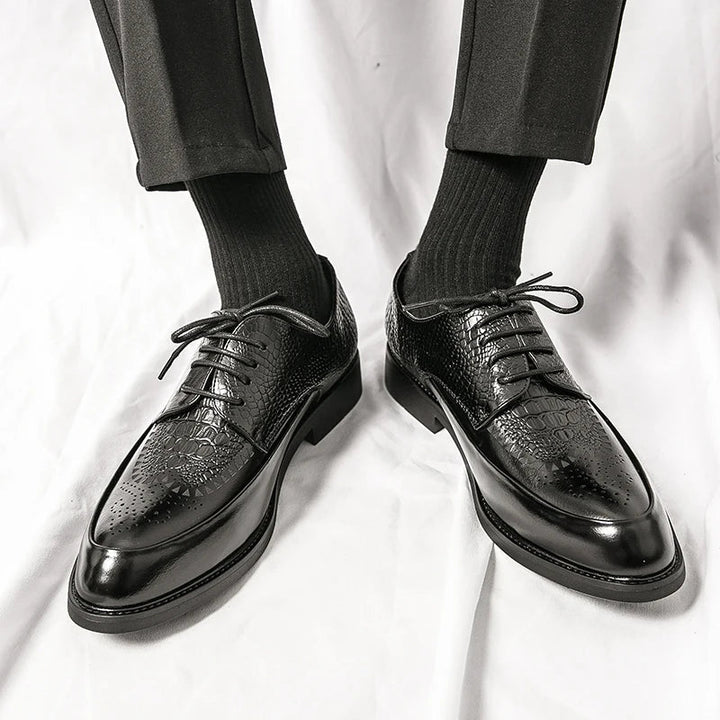Side view of men's black leather Oxford shoes, polished finish, essential business and formal footwear.