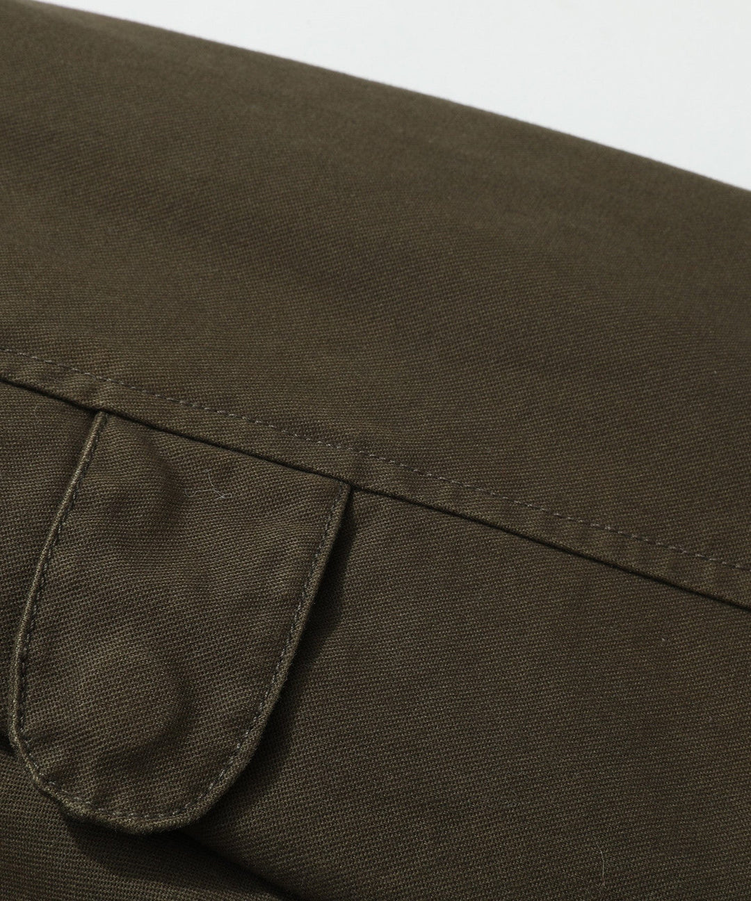 Stylish men's outerwear: utility field jacket in a versatile shade, great for all seasons.