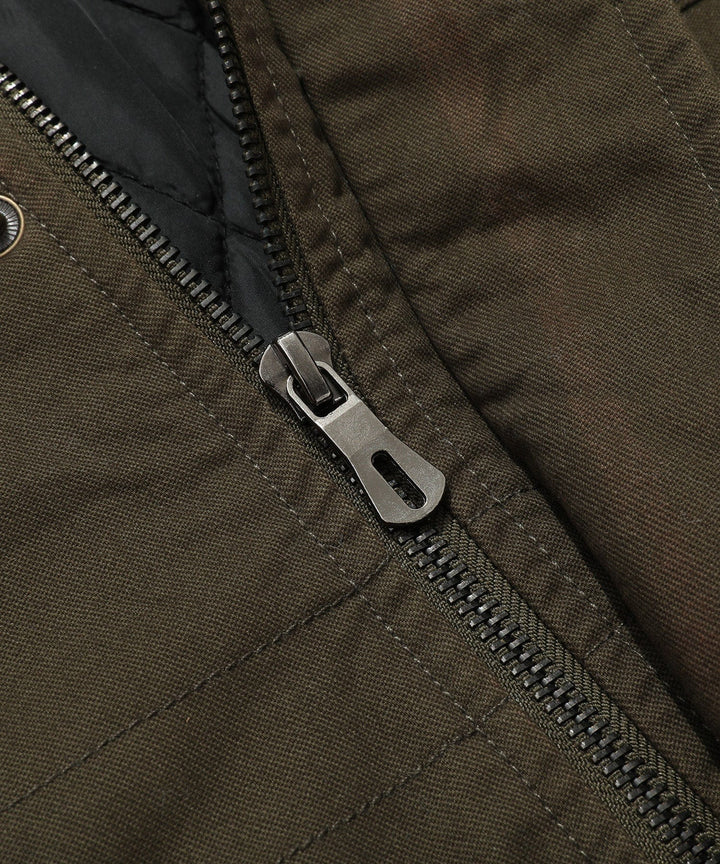 Men's outdoor jacket: field style with a comfortable quilted lining, ready for action.