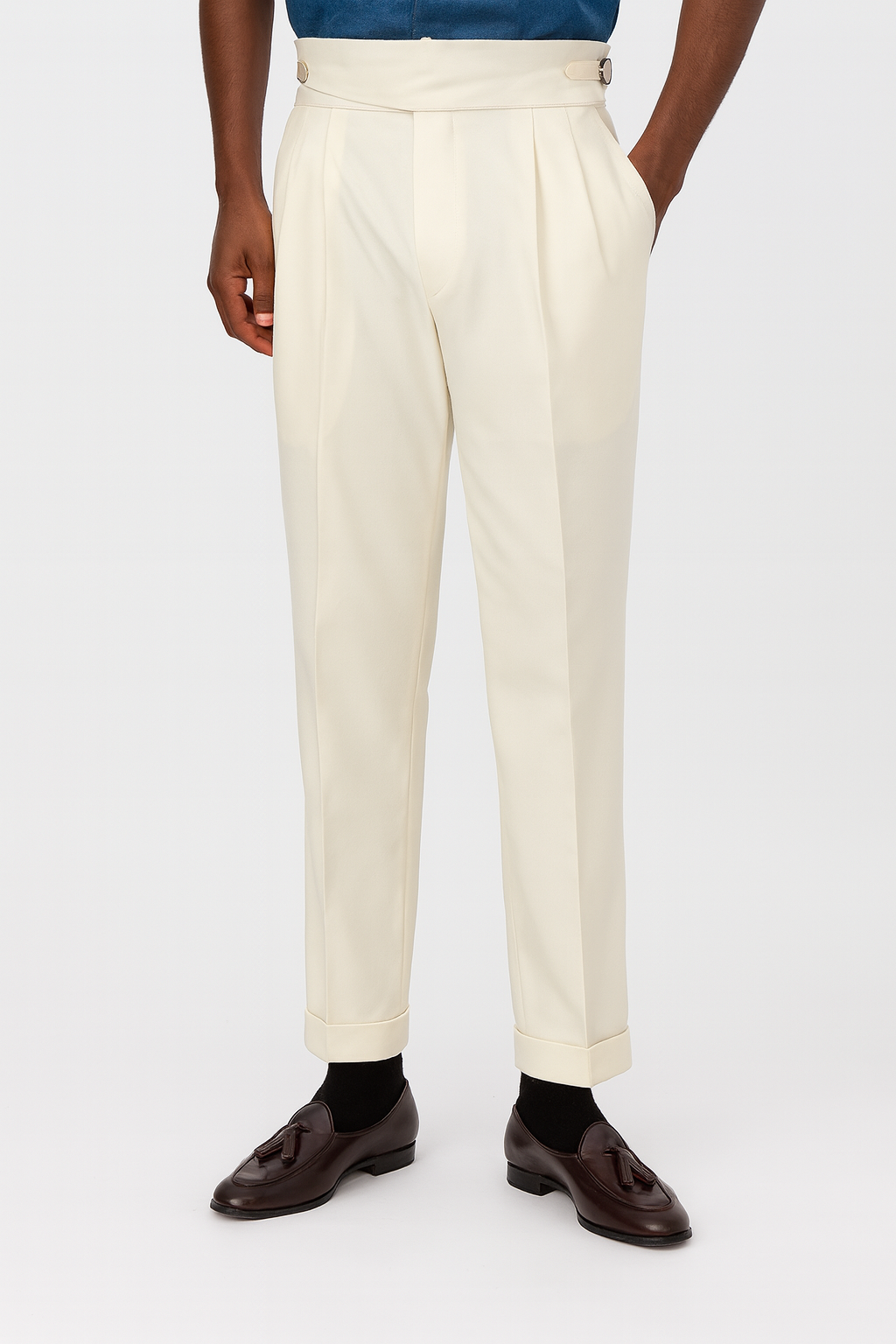 Men's high-waisted pleated trousers in a refined style, perfect for formal or smart casual events. Tailored fit.