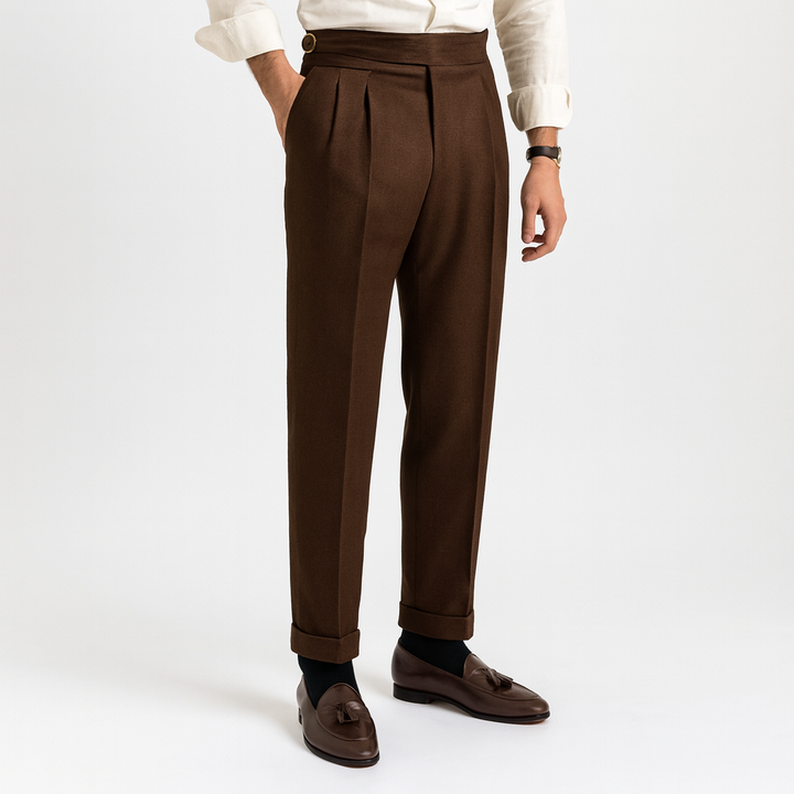 Smart casual men's high-waisted pleated trousers with an adjustable waist for comfort and refined style.