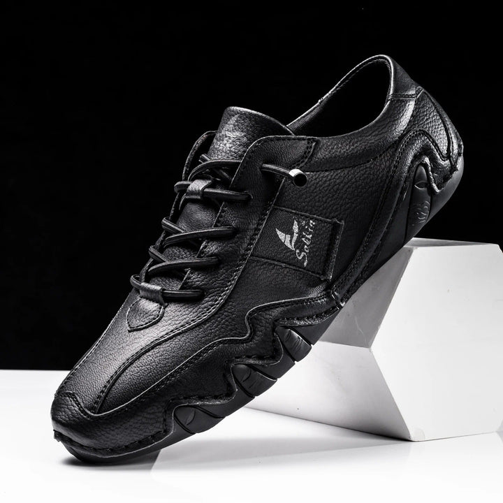Versatile men's casual sneakers, lace-up design for everyday comfort & style.