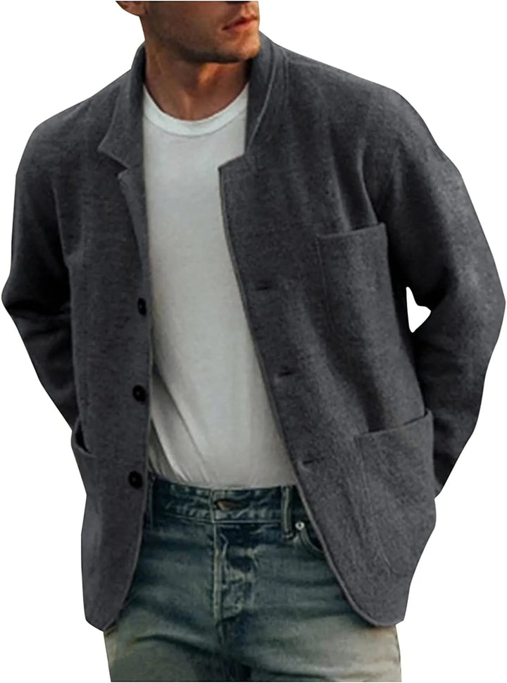 Men's structured blazer, everyday wear ready. Stylish and comfortable for any casual setting.