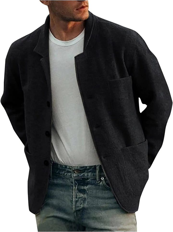 Versatile men's jacket, modern fit. This structured blazer is perfect for casual or business casual.