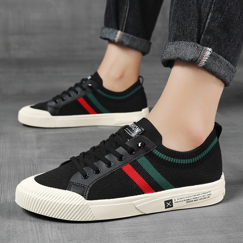 Fashionable men's lightweight sneakers, offering breathable comfort and a secure lace-up for versatile daily wear.