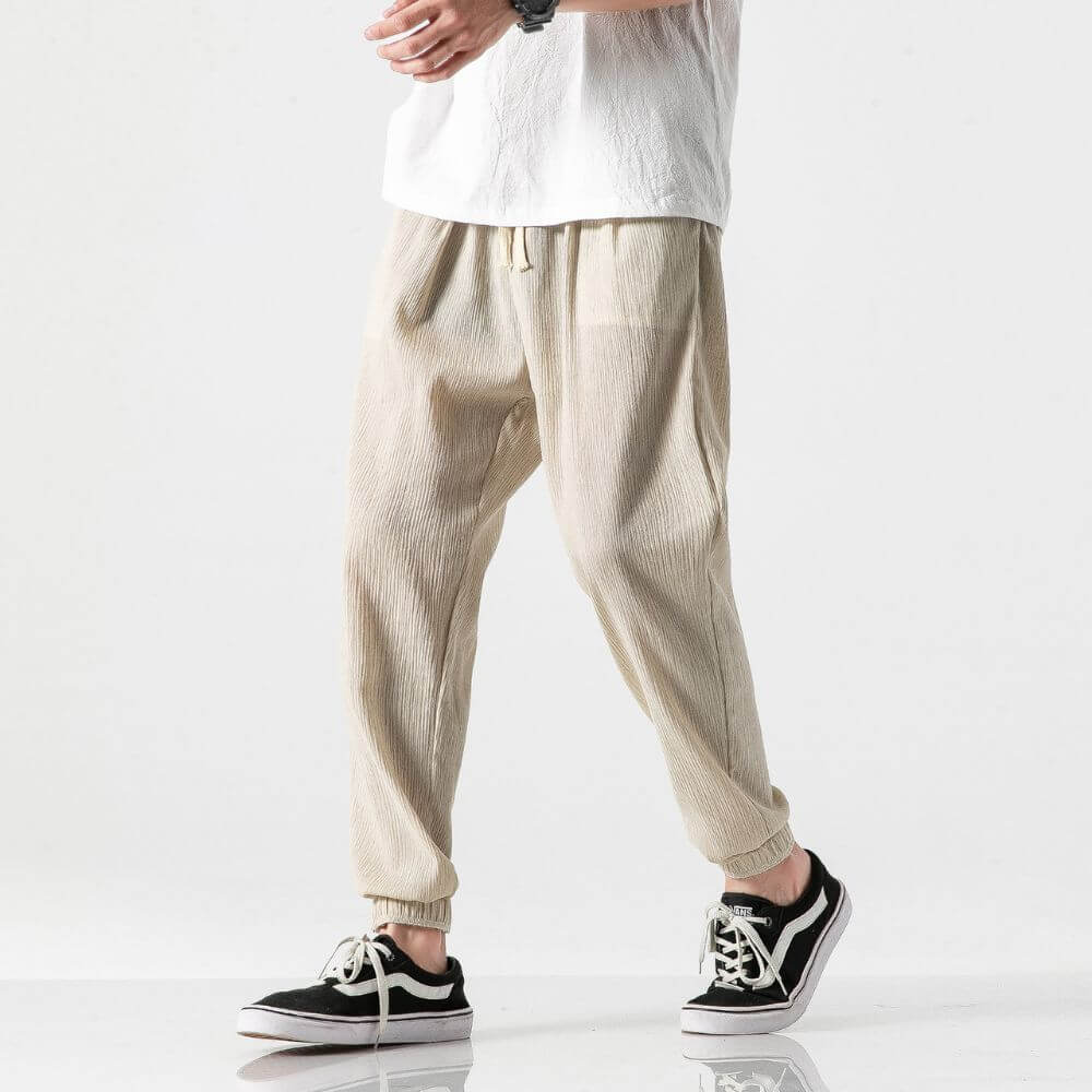 Drawstring lightweight men's pants, ideal for summer and casual outfits.