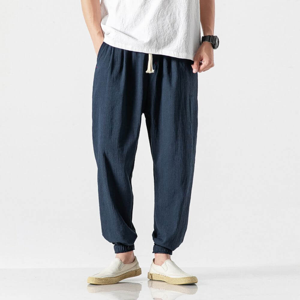 Comfortable men's summer joggers, featuring a relaxed fit for everyday use.