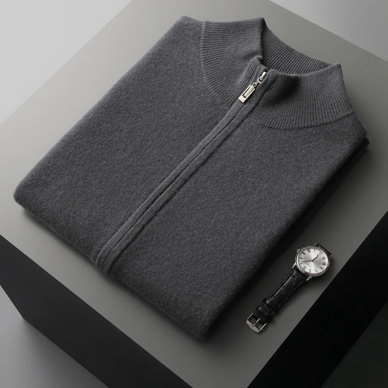 Smart men's lightweight full-zip vest, perfect for casual style and comfortable layering.