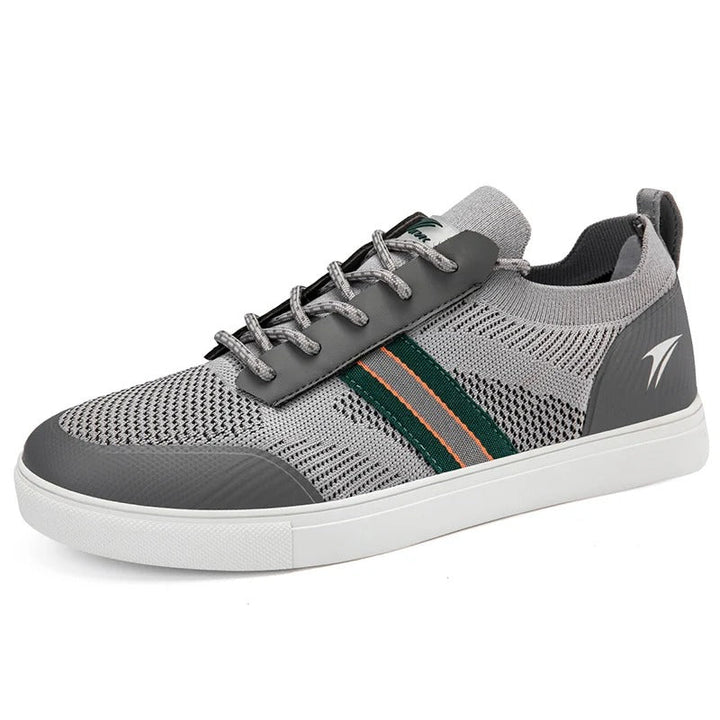 Lightweight men's sneakers made of breathable knit, suitable for athletic and casual outings