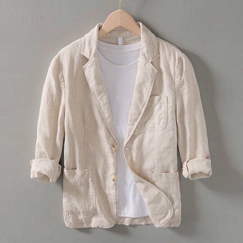 Casual men's lightweight blazer, perfect for spring/summer elegance. Unstructured design for comfort.